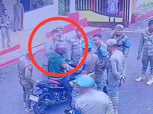 Heboh Oknum Satpol PP Gorontalo Pukul-Tendang Pemotor hingga Jatuh Tersungkur Heboh Oknum Satpol PP Gorontalo Pukul-Tendang Pemotor hingga Jatuh Tersungkur