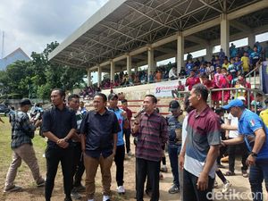 Ratu Dewa Beri Bantuan Rp 20 Juta untuk Askot PSSI Palembang