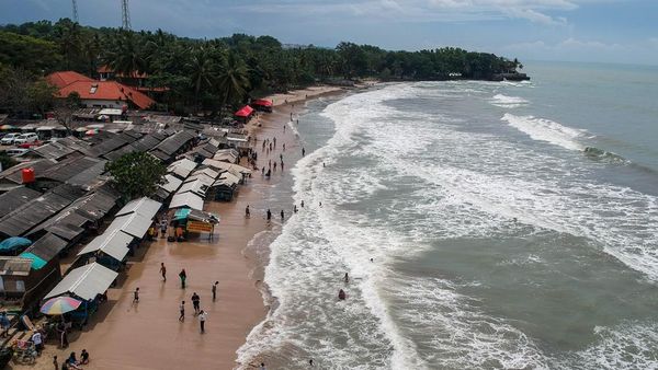 Waspada Gelombang Tinggi Saat Libur Akhir Tahun