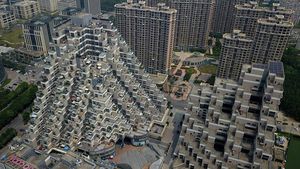 Potret Apartemen 18 Lantai Mirip Tumpukan Lego Berbentuk Piramida