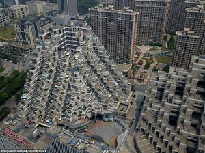Potret Apartemen 18 Lantai Mirip Tumpukan Lego Berbentuk Piramida Potret Apartemen 18 Lantai Mirip Tumpukan Lego Berbentuk Piramida