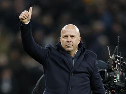 Arne Slot Akui PSG Tampil Lebih Baik, Liverpool Menang Hoki
