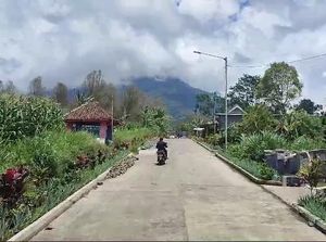 Jalan Desa yang Dibangun Bos Bakso Asal Malang Rusak Sejak Lama Jalan Desa yang Dibangun Bos Bakso Asal Malang Rusak Sejak Lama