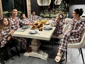 Video Unggahan Mo Salah, Cristiano Ronaldo, hingga David Beckham di Momen Natal Video Unggahan Mo Salah, Cristiano Ronaldo, hingga David Beckham di Momen Natal