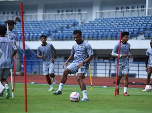Robi-Kakang Jadi Amunisi Baru Persib Jelang Lawan Persis Solo Robi-Kakang Jadi Amunisi Baru Persib Jelang Lawan Persis Solo