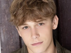 Bintang Baby Driver Meninggal Dunia Usai Kecelakaan