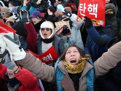 Perempuan Ada di Garis Depan Protes Darurat Militer Korsel