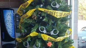 Kumpulan Potret Kreatif Pohon Natal Antimainstream