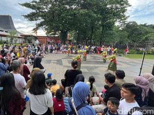 Video TMII Dipadati Pengunjung Jelang Tahun Baru Video TMII Dipadati Pengunjung Jelang Tahun Baru