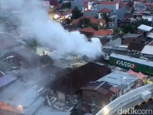 Lokomotif Keluarkan Asap, KA Wijayakusuma Alami Keterlambatan Perjalanan Lokomotif Keluarkan Asap, KA Wijayakusuma Alami Keterlambatan Perjalanan