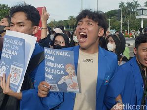 Mahasiswa Gelar Demo Tolak PPN 12 Persen di Patung Kuda Mahasiswa Gelar Demo Tolak PPN 12 Persen di Patung Kuda