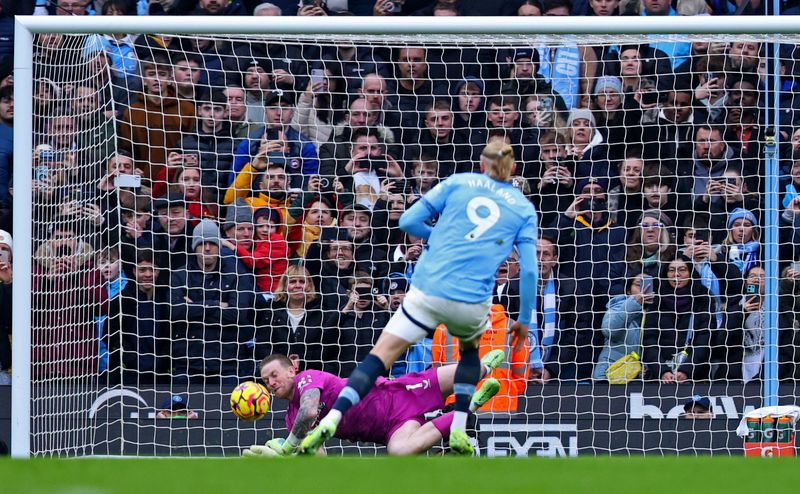 Soccer Football - Premier League - Manchester City v Everton - Etihad Stadium, Manchester, Britain - December 26, 2024 Manchester City's Erling Haaland has his penalty saved by Everton's Jordan Pickford Action Images via Reuters/Craig Brough EDITORIAL USE ONLY. NO USE WITH UNAUTHORIZED AUDIO, VIDEO, DATA, FIXTURE LISTS, CLUB/LEAGUE LOGOS OR 'LIVE' SERVICES. ONLINE IN-MATCH USE LIMITED TO 120 IMAGES, NO VIDEO EMULATION. NO USE IN BETTING, GAMES OR SINGLE CLUB/LEAGUE/PLAYER PUBLICATIONS. PLEASE CONTACT YOUR ACCOUNT REPRESENTATIVE FOR FURTHER DETAILS..