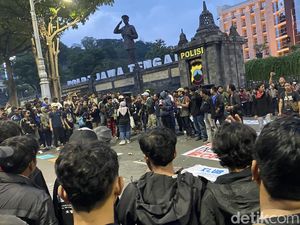 Aksi Kamisan di Polda Jateng Singgung Suporter Kena Tembak Peluru Karet Aparat Aksi Kamisan di Polda Jateng Singgung Suporter Kena Tembak Peluru Karet Aparat