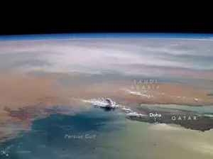 Menakjubkan, Foto Menara Awan Menjulang di Kawasan Arab