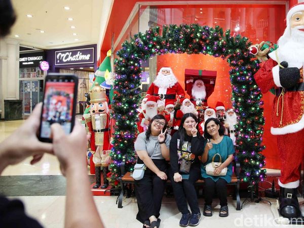 Nuansa Natal Meriahkan Mal di Jakut