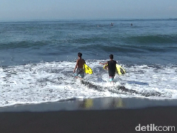 Pantai Drajid, Surga Baru Peselancar di Lumajang