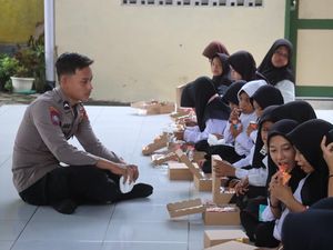Polres Probolinggo Salurkan Makanan Bergizi ke Siswa MTs