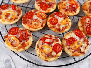 Resep Pizza Mini Topping Daging Asap Untuk Camilan Liburan Resep Pizza Mini Topping Daging Asap Untuk Camilan Liburan