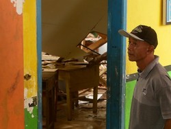 Gedung MTs di Lumajang Ambruk Usai Hujan Lebat dan Angin Kencang