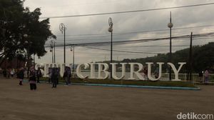 Liburan Murmer Naik Perahu di Situ Ciburuy