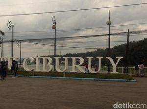 Liburan Murmer Naik Perahu di Situ Ciburuy