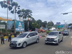 Video One Way Diberlakukan, Kendaraan Menuju Puncak Bogor Disetop Video One Way Diberlakukan, Kendaraan Menuju Puncak Bogor Disetop