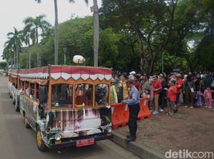 Suasana Monas Saat Libur Sekolah dan Nataru