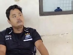 Heboh Peziarah di Gresik Protes Digetok Tarif Parkir Bus Rp 150 Ribu Heboh Peziarah di Gresik Protes Digetok Tarif Parkir Bus Rp 150 Ribu