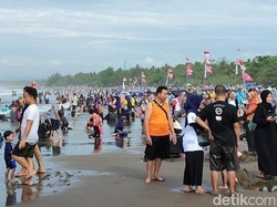 Sistem Parkir Berlapis di Pangandaran Disorot Wisatawan