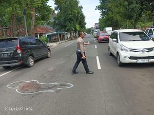 Ambulans Tabrak Motor di Jombang, Pengendara Terseret 15 Meter
