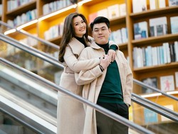 Asty Ananta Rela Kepentok Meja demi Konten Bareng Suami