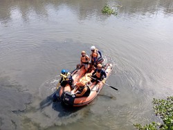 Pahit Getir Ortu Balita Hanyut di Selokan Tak Bisa Pulang demi Anaknya