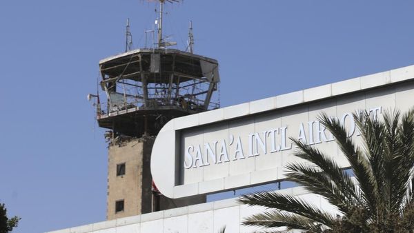 Penampakan Bandara Yaman Hancur Diserang Israel