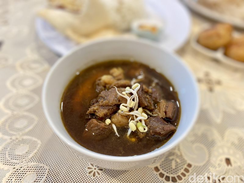 Blusukan ke Melawai Plaza Cicip Rawon dan Sop Djanda yang Lezat