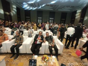 Menko Zulhas, Menkop hingga Raffi Ahmad Hadiri Munas Rekonsiliasi Dekopin Menko Zulhas, Menkop hingga Raffi Ahmad Hadiri Munas Rekonsiliasi Dekopin
