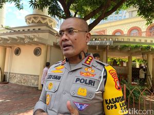 Polisi Sekat Perbatasan Jakarta Cegah Konvoi Saat Malam Tahun Baru