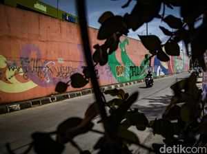 Dulu Estetik, Kini Flyover Gaplek Tangsel Penuh Coretan