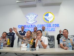 Kakorlantas-Wamen BUMN Cek Arus Lalin Libur Akhir Tahun di Km 29 Japek