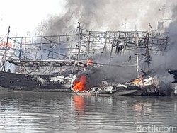 Penampakan Sejumlah Kapal Terbakar di Pelabuhan Tegal