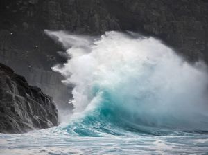 12 Pemancing Terhempas Gelombang Laut Semarang, 2 Tewas-3 Hilang 12 Pemancing Terhempas Gelombang Laut Semarang, 2 Tewas-3 Hilang