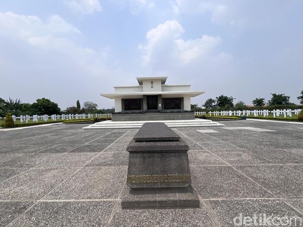 Potret Makam Ereveld Kembang Kuning Surabaya