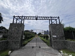 Melihat Lebih Dekat Makam Ereveld Kembang Kuning Surabaya