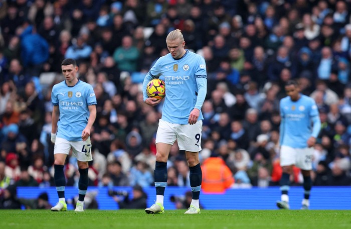 Manchester City Soccer Football - Premier League - Manchester City v Everton - Etihad Stadium, Manchester, Britain - December 26, 2024 Manchester City's Erling Haaland reacts after Everton's Iliman Ndiaye scores their first goal Action Images via Reuters/Craig Brough EDITORIAL USE ONLY. NO USE WITH UNAUTHORIZED AUDIO, VIDEO, DATA, FIXTURE LISTS, CLUB/LEAGUE LOGOS OR 'LIVE' SERVICES. ONLINE IN-MATCH USE LIMITED TO 120 IMAGES, NO VIDEO EMULATION. NO USE IN BETTING, GAMES OR SINGLE CLUB/LEAGUE/PLAYER PUBLICATIONS. PLEASE CONTACT YOUR ACCOUNT REPRESENTATIVE FOR FURTHER DETAILS..