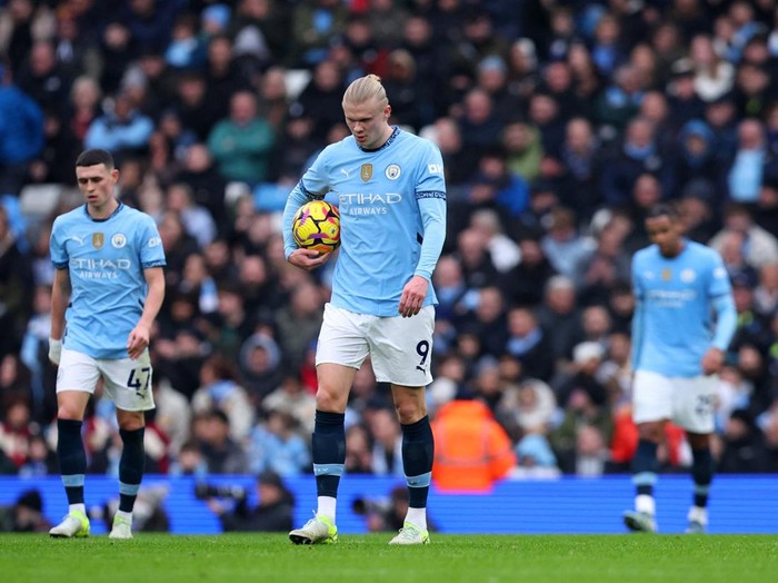 Soccer Football - Premier League - Manchester City v Everton - Etihad Stadium, Manchester, Britain - December 26, 2024 Manchester City's Erling Haaland reacts after Everton's Iliman Ndiaye scores their first goal Action Images via Reuters/Craig Brough EDITORIAL USE ONLY. NO USE WITH UNAUTHORIZED AUDIO, VIDEO, DATA, FIXTURE LISTS, CLUB/LEAGUE LOGOS OR 'LIVE' SERVICES. ONLINE IN-MATCH USE LIMITED TO 120 IMAGES, NO VIDEO EMULATION. NO USE IN BETTING, GAMES OR SINGLE CLUB/LEAGUE/PLAYER PUBLICATIONS. PLEASE CONTACT YOUR ACCOUNT REPRESENTATIVE FOR FURTHER DETAILS..