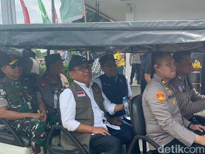 Cek Arus Mudik Nataru, Menko PMK-Kapolri Tinjau Rest Area Km 57 Tol Cikampek