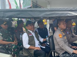 Cek Arus Mudik Nataru, Menko PMK-Kapolri Tinjau Rest Area Km 57 Tol Cikampek