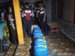 Duh! Pak RT di Juwiring Klaten Terciduk Simpan Ratusan Liter Ciu