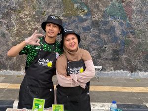 Pasutri Ini Jual Salad Ala Vietnam di Pinggir Jalan, Laku Ratusan Porsi Sehari Pasutri Ini Jual Salad Ala Vietnam di Pinggir Jalan, Laku Ratusan Porsi Sehari