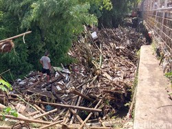 Sampah di Sungai Amprong Kota Malang Dibersihkan Cegah Banjir Susulan