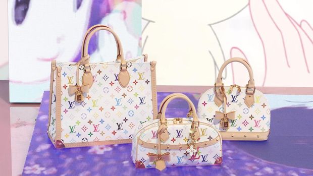 Louis Vuitton dan seniman Jepang ternama, Takashi Murakami, kembali untuk memperingati 20 tahun kerjasama mereka yang ikonis dengan menghadirkan koleksi re-edisi.